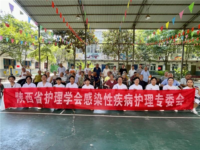 医养联动志愿服务：护理人员进行康复指导