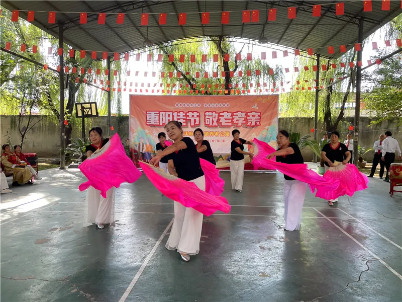 重阳节文艺表演现场