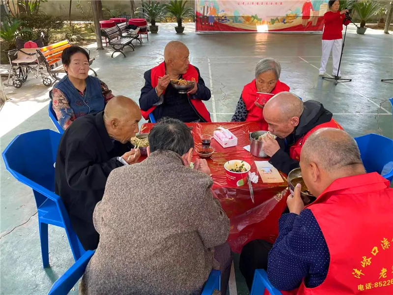 重阳糕与菊花茶