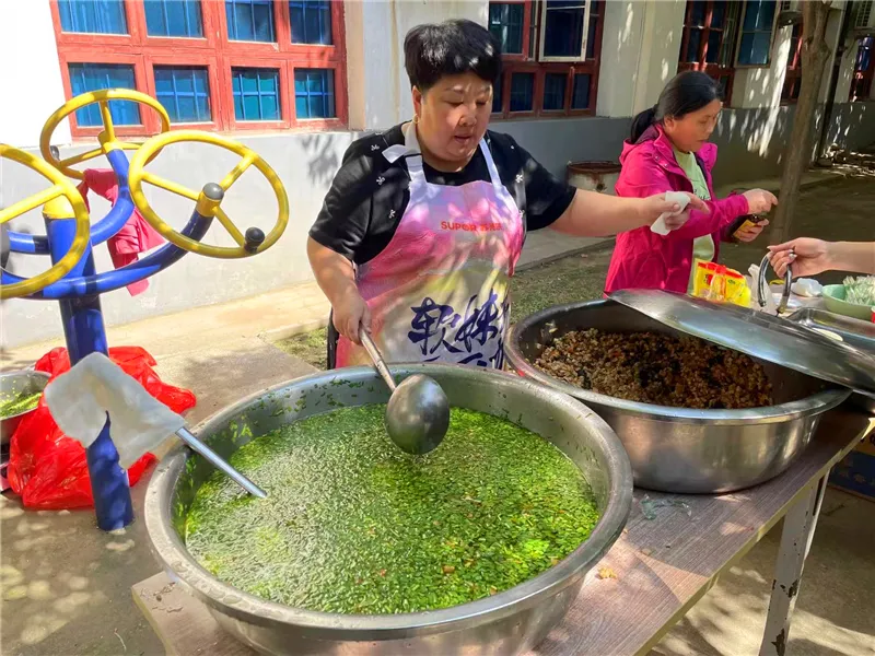 重阳糕与菊花茶